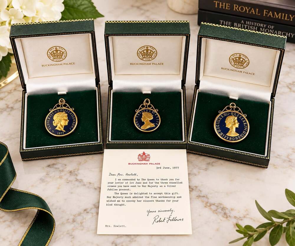 1977 Queen Elizabeth II Silver Jubilee 3 Enamel Crowns Buckingham Palace Letter